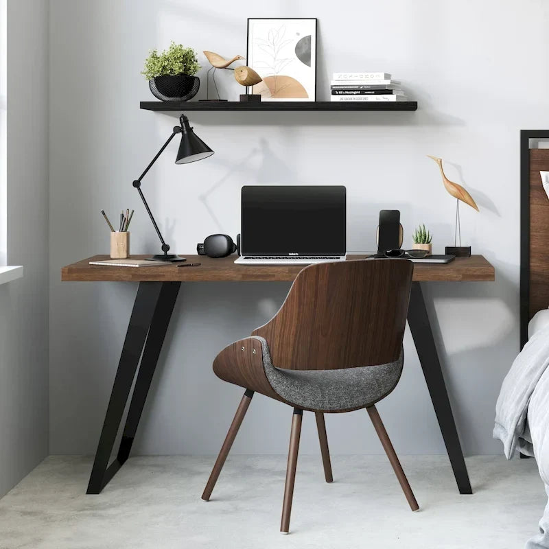 WYNDENHALL Mitchell Bureau plat moderne industriel de 137 cm de large en BOIS D'ACACIA MASSIF