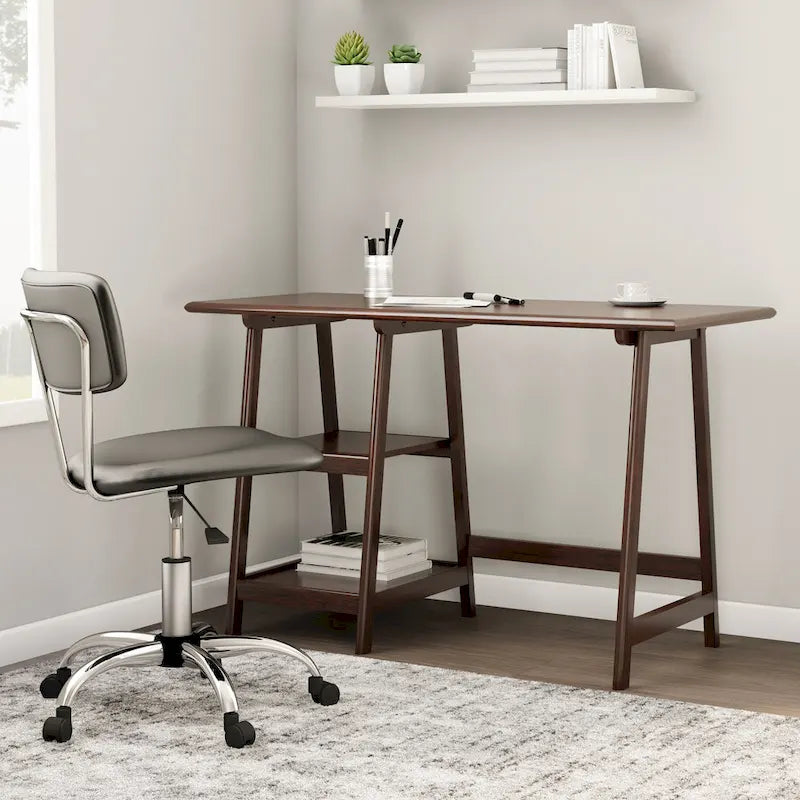 Bureau espresso Skali A-frame de SEI Furniture
