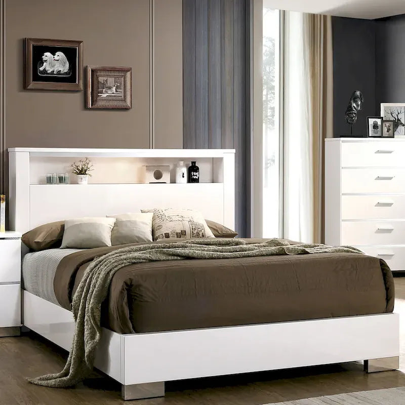 Ensemble de lit 3 pièces contemporain de la collection Champs, avec panneau en bois massif de taille Queen et port USB, par Furniture of America