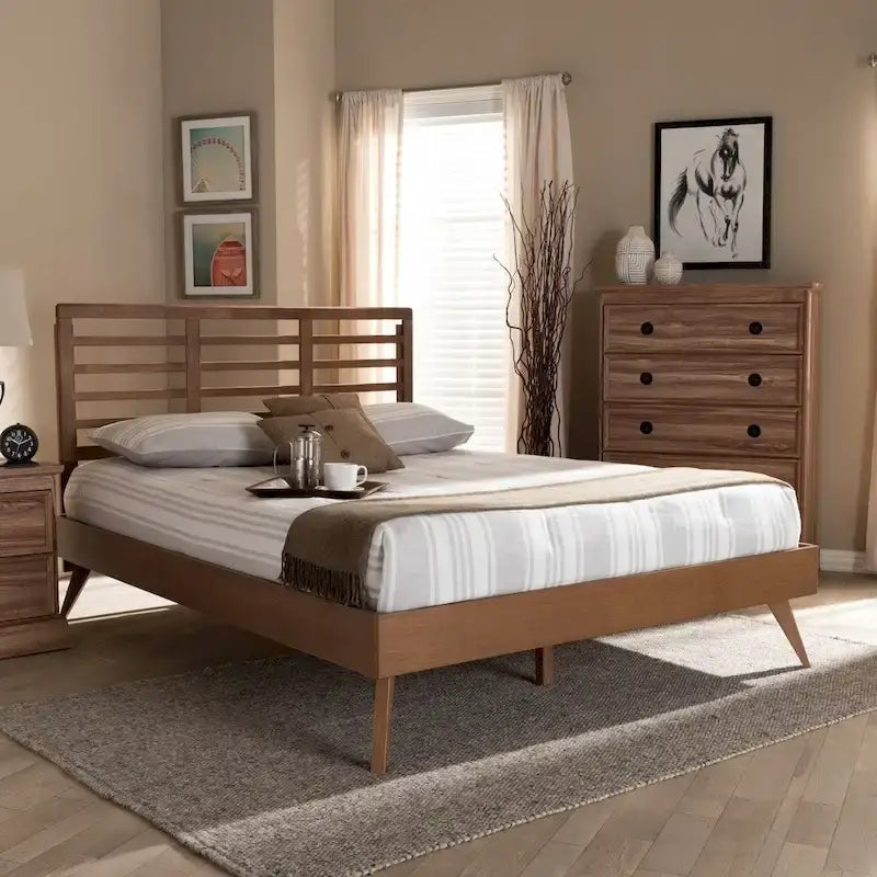 Lit plateforme Carson Carrington Hjulsta en bois, de style moderne du milieu du siècle