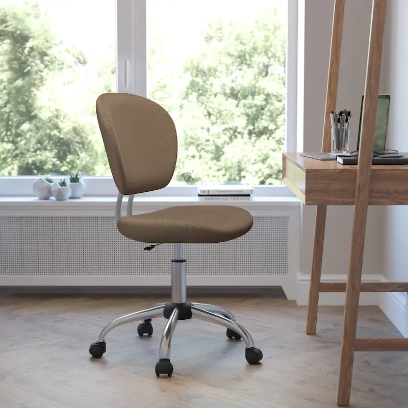 Chaise de bureau pivotante à roulettes, dossier mi-hauteur en maille filet, rembourrée, avec piètement chromé