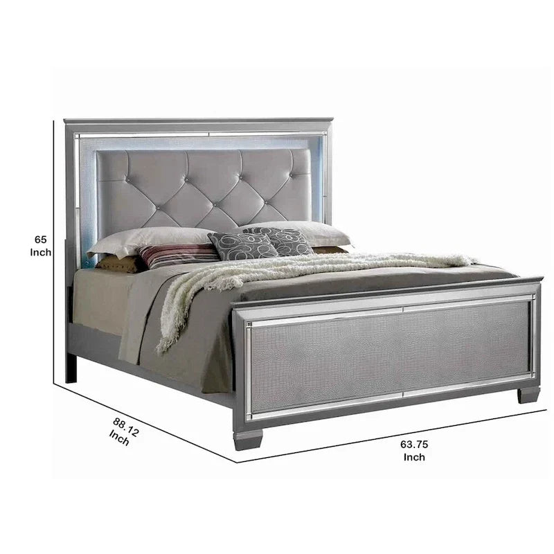 Lit queen-size ou king-size texturé avec des accents de garniture argentée, beige