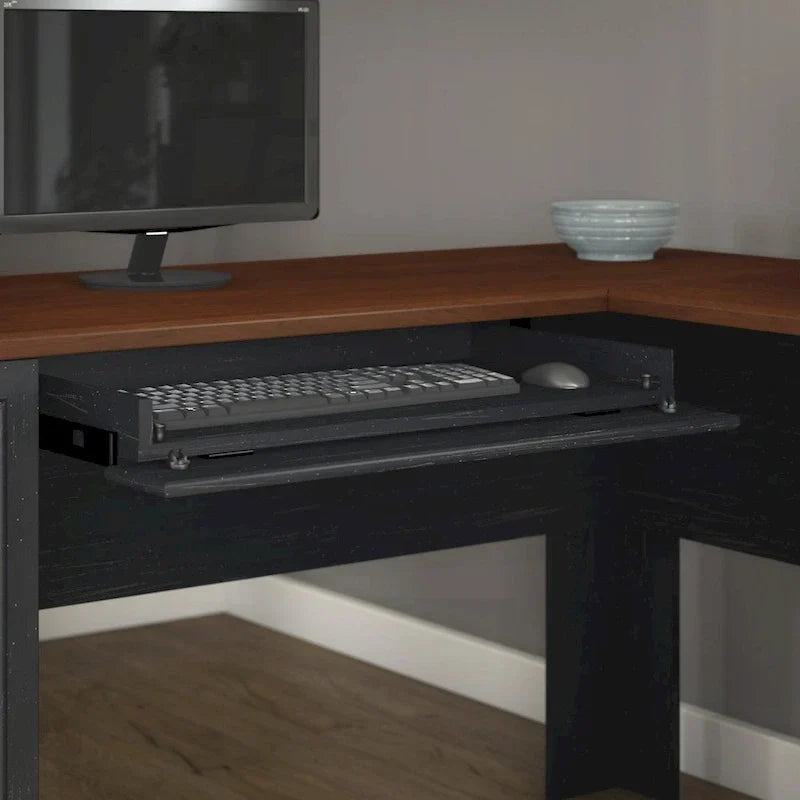 Bureau d'angle en L 60 W Fairview avec huche et bibliothèque de Bush Furniture