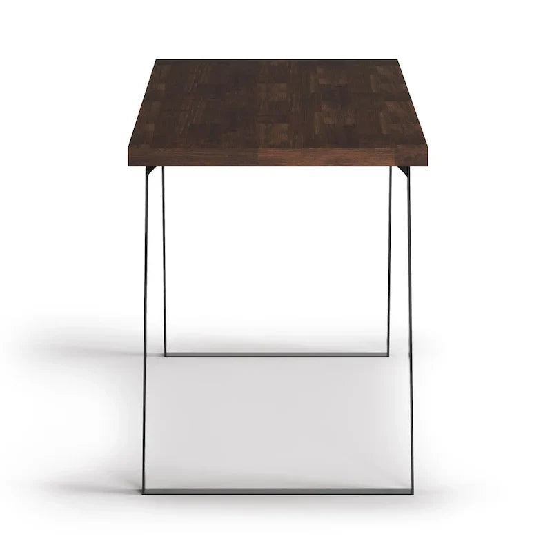 WYNDENHALL Mitchell Bureau plat moderne industriel de 137 cm de large en BOIS D'ACACIA MASSIF
