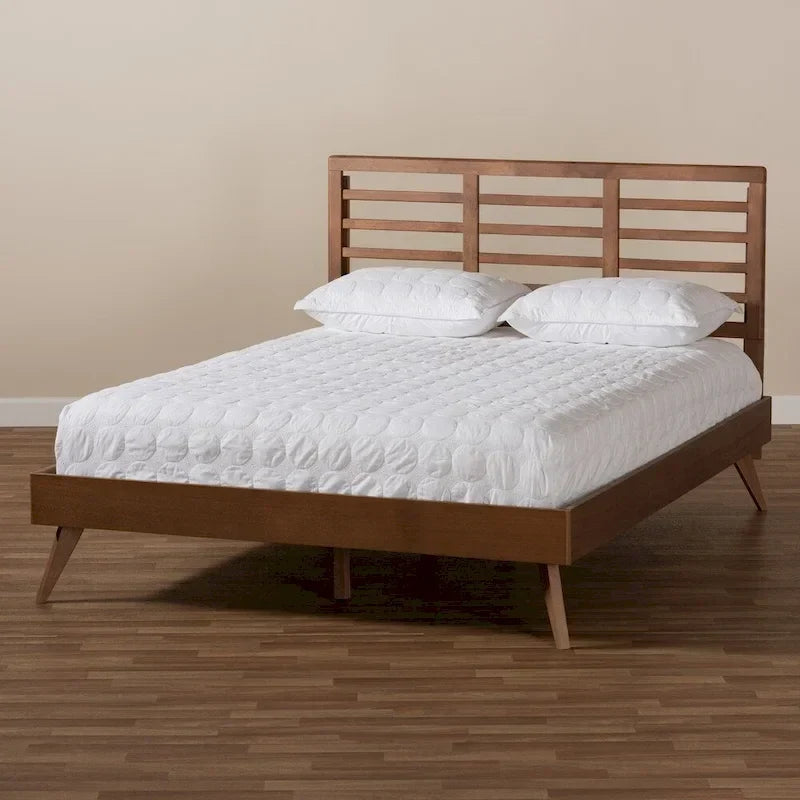 Lit plateforme Carson Carrington Hjulsta en bois, de style moderne du milieu du siècle