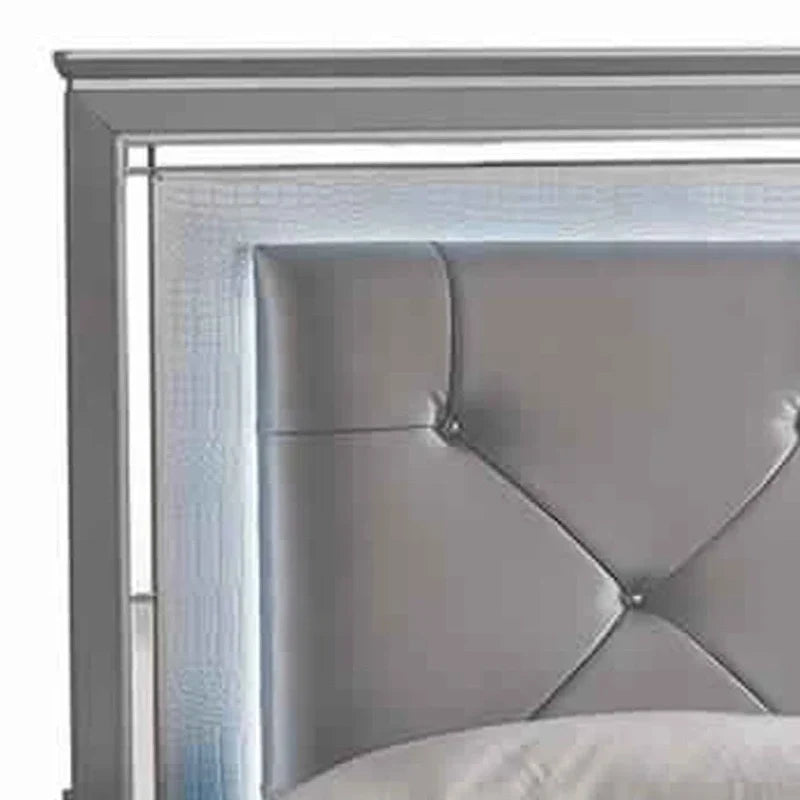 Très grand lit (California King) texturé avec garnitures argentées, beige