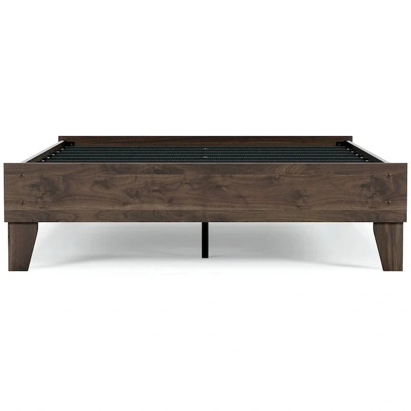 Lit plateforme Calverson Mocha de Signature Design by Ashley avec 2 tables de chevet