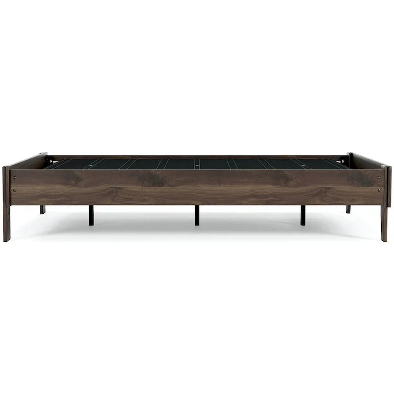 Lit plateforme Calverson Mocha de Signature Design by Ashley avec 2 tables de chevet