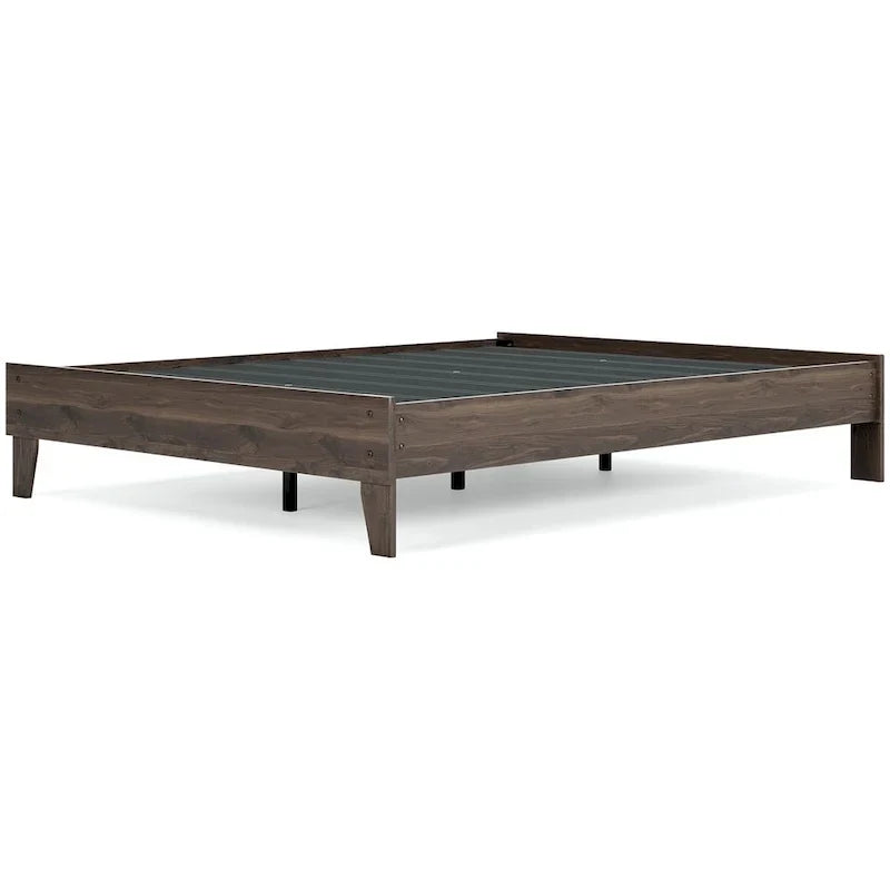 Lit plateforme Calverson Mocha de Signature Design by Ashley avec 2 tables de chevet